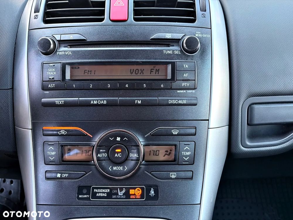 Toyota Auris 1.6 Premium Comfort - 22