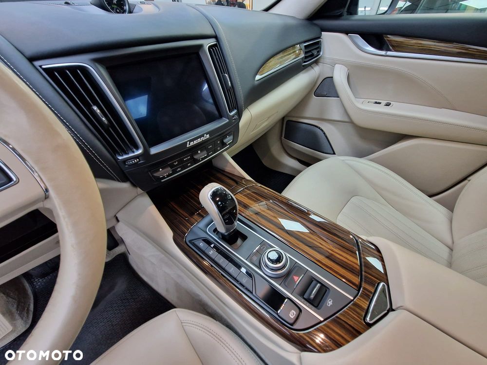 Maserati Levante S - 14