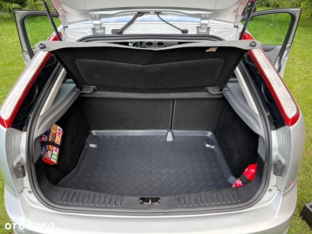 Ford Focus 1.6 16V Trend - 15