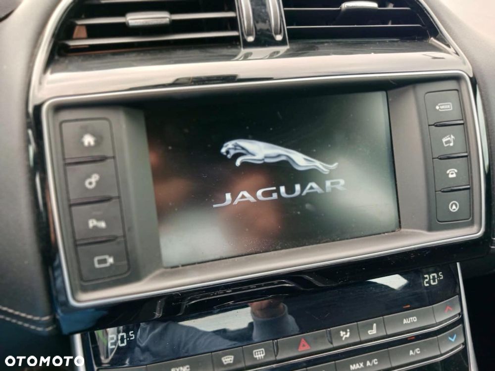 Jaguar XE 2.0 D AWD R-Sport - 10