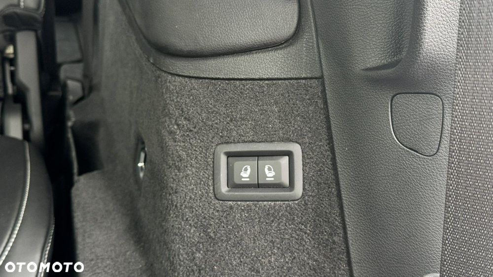 Jeep Grand Cherokee - 38