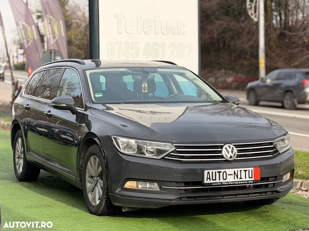 Volkswagen Passat - 1