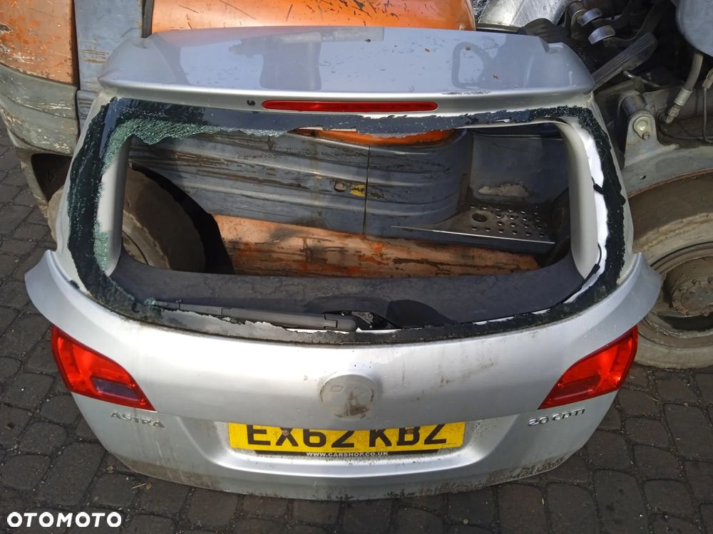 KLAPA TYLNA OPEL ASTRA IV KOMBI LAMPY ZAMEK SILNICZEK WYCIERACZKI STOP TAPICERKA - 1