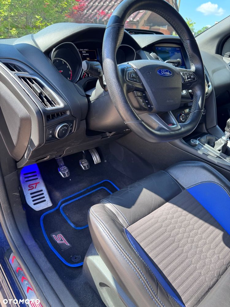 Ford Focus 2.0 EcoBoost ST - 13