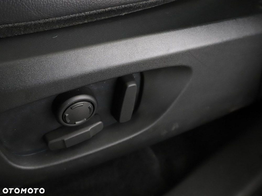 Land Rover Discovery Sport 2.0 TD4 SE - 36