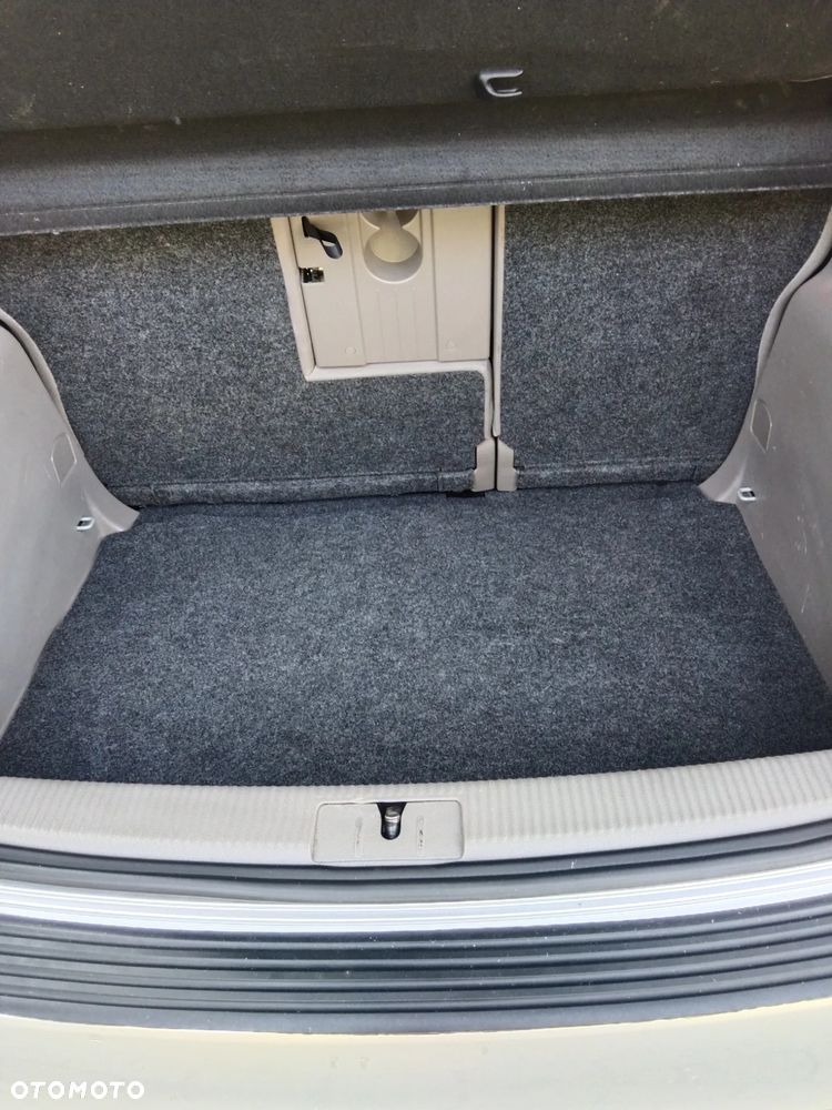 Volkswagen Golf Plus 1.6 TDI Comfortline - 25