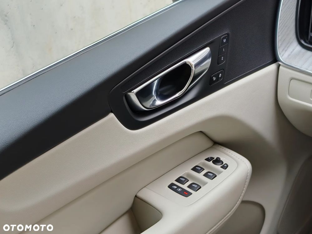 Volvo XC 60 B4 D AWD Plus Bright - 31