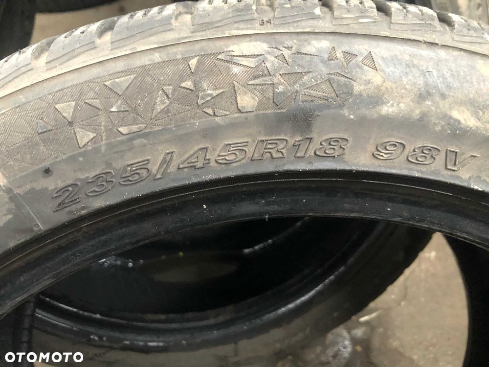 235/45R18 Dwie używane opony zimowe Nexen - 4