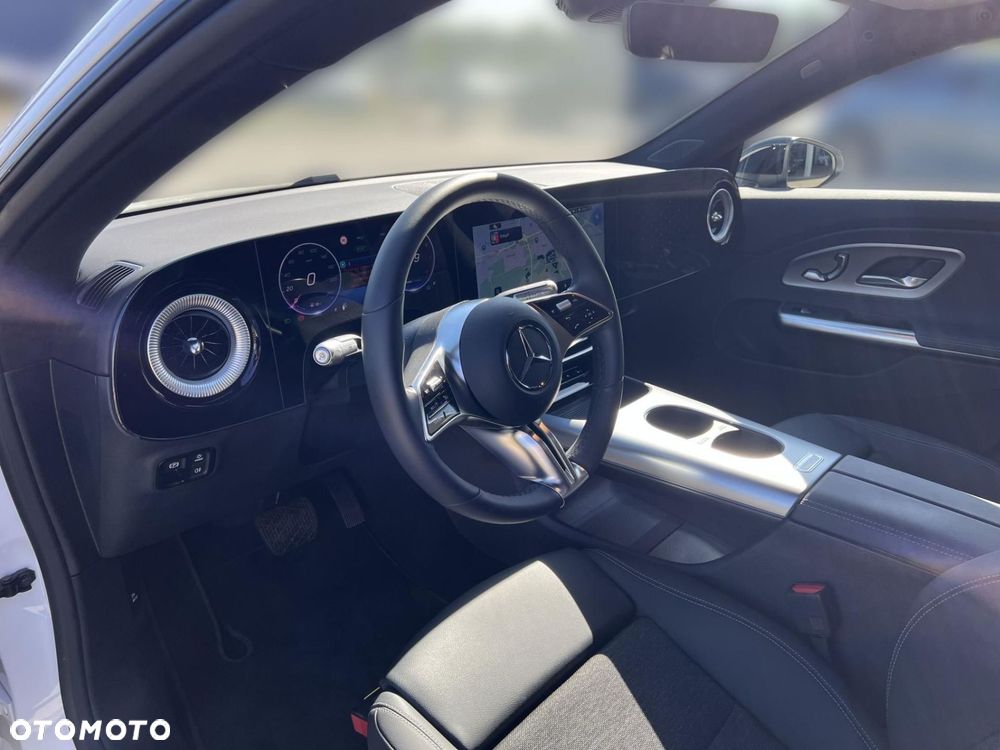 Mercedes-Benz CLA 200 mHEV 8G-DCT - 11