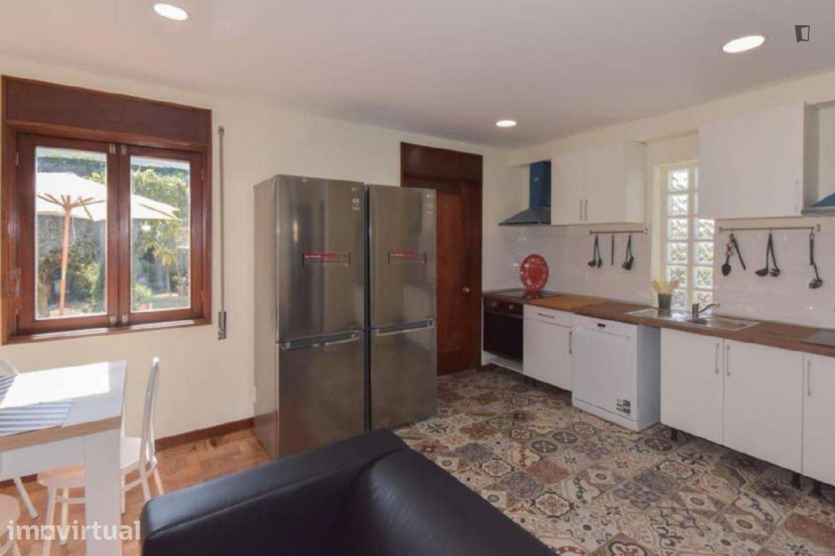 Quarto - localizado em Paranhos Porto - Grande imagem: 2/7