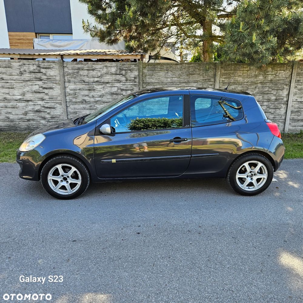Renault Clio 1.6 Confort Privilege - 3