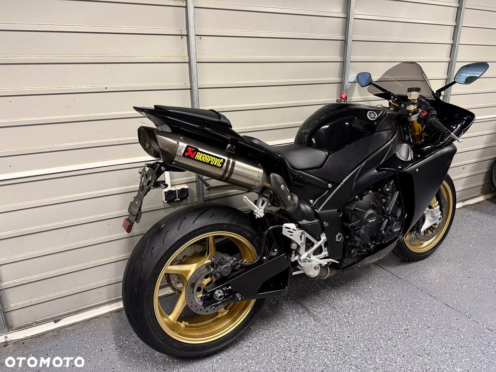 Yamaha R1 - 3