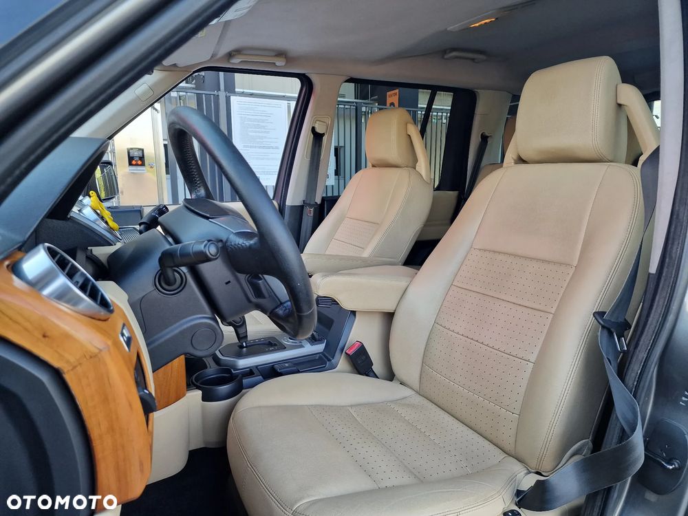 Land Rover Discovery 2.7D V6 HSE - 31