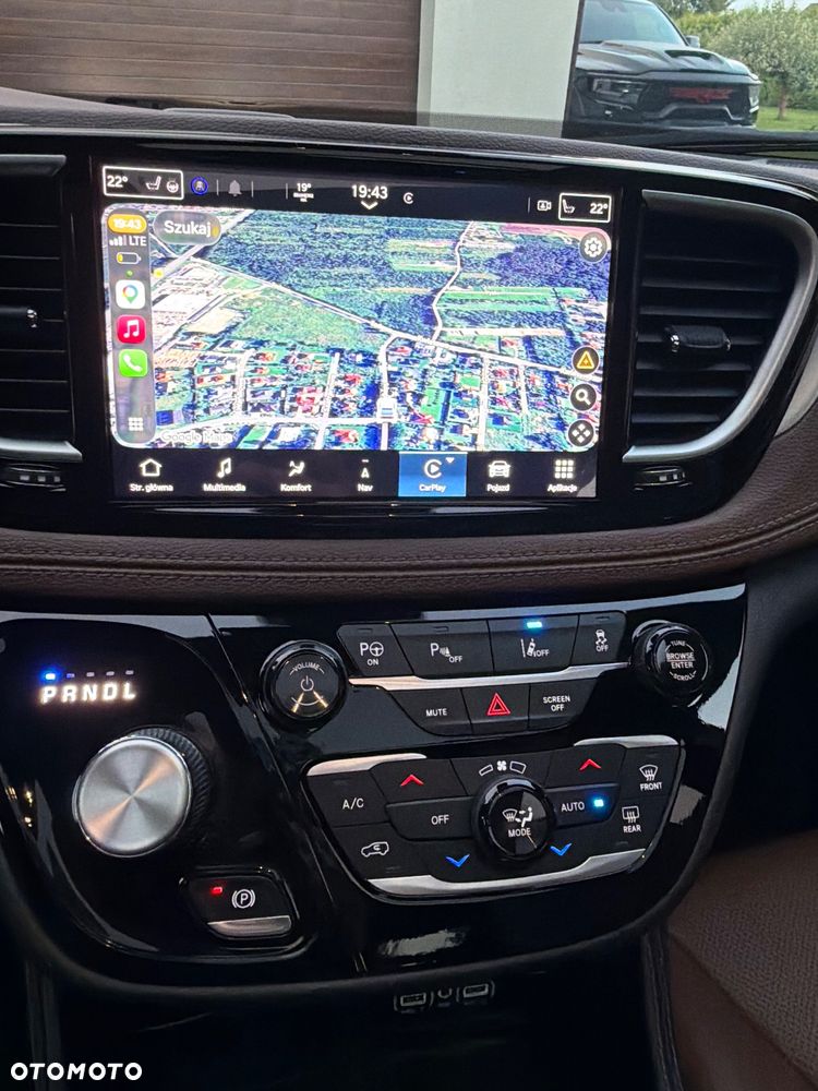 Chrysler Pacifica - 11