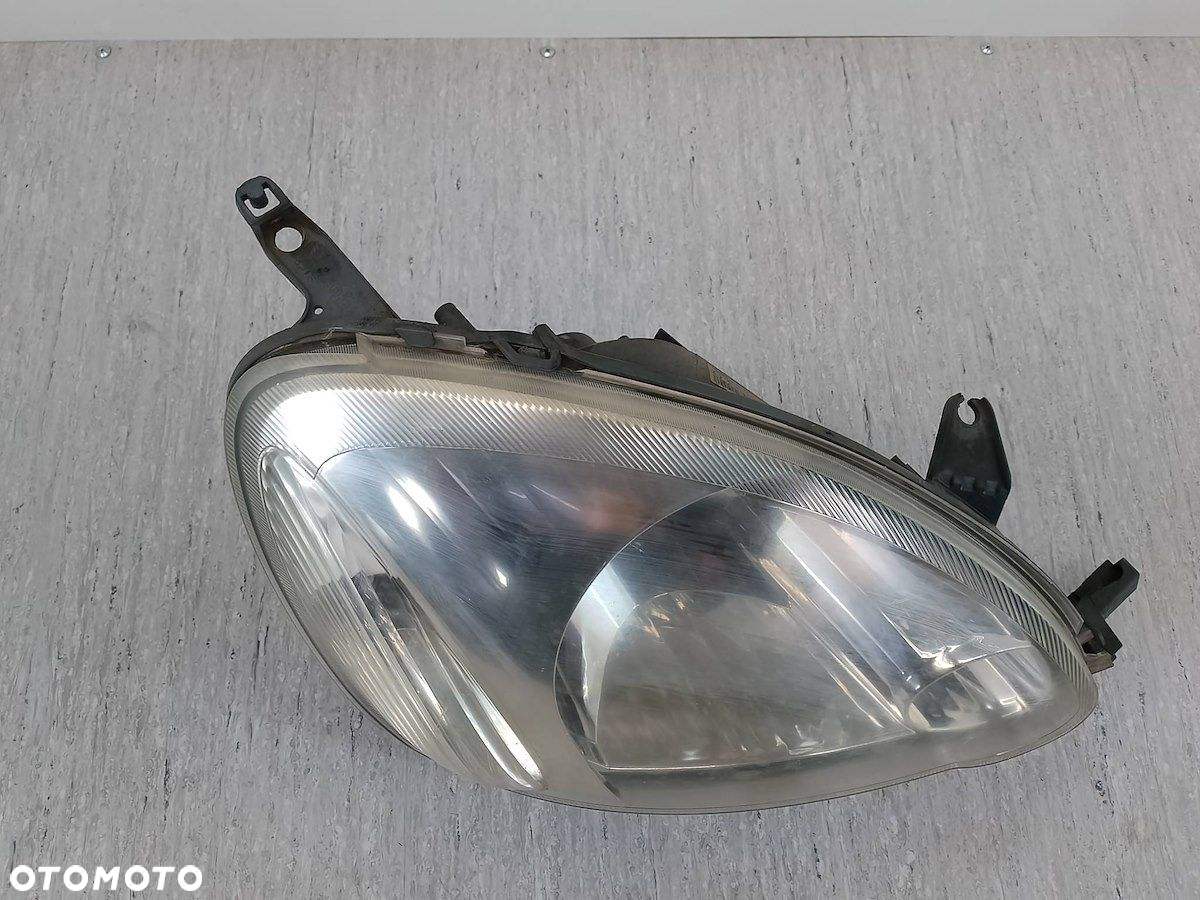LAMPA PRZÓD PRAWA TOYOTA YARIS I ( 99-05 ) 81110-0D081   89900175 - 11