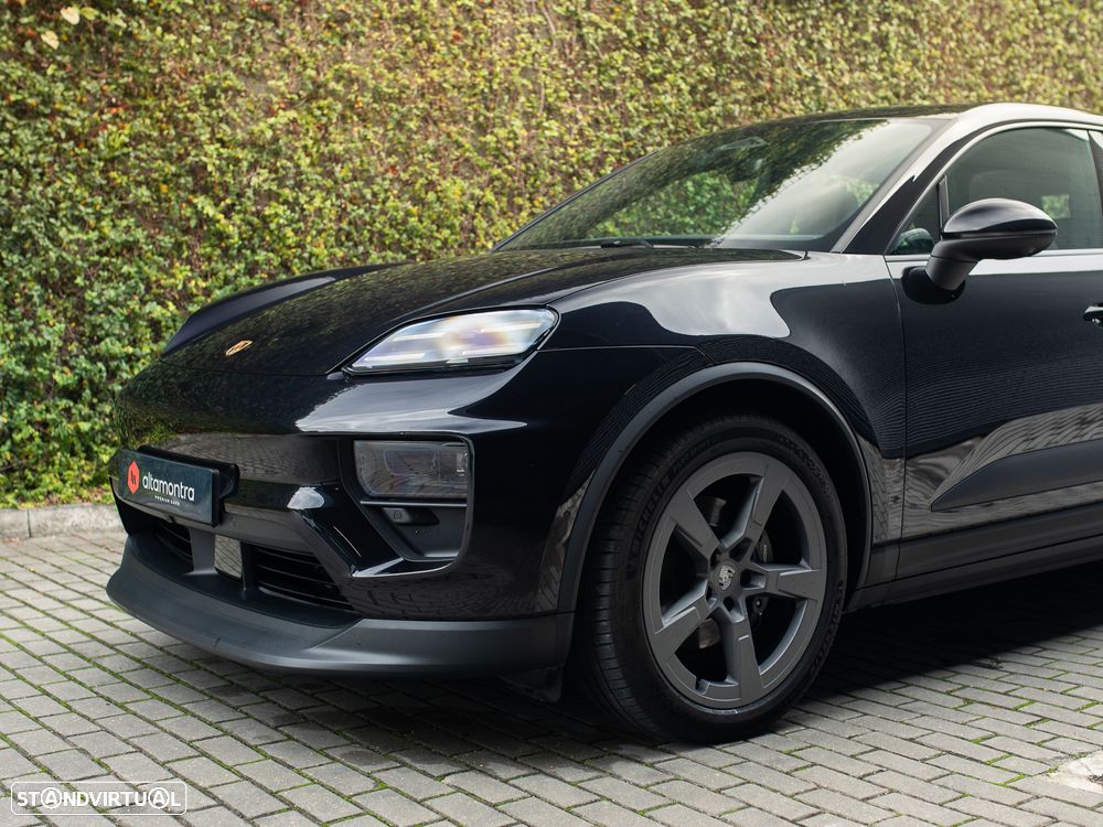 Porsche Macan Electric 4 - 5