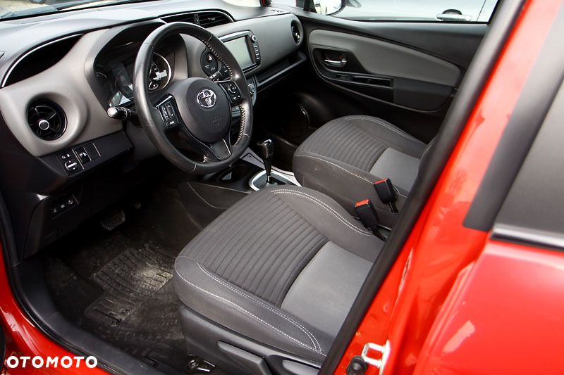 Toyota Yaris Hybrid 100 Sol - 7