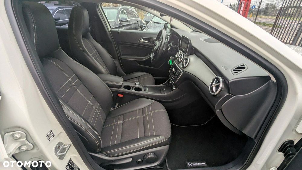 Mercedes-Benz GLA - 16