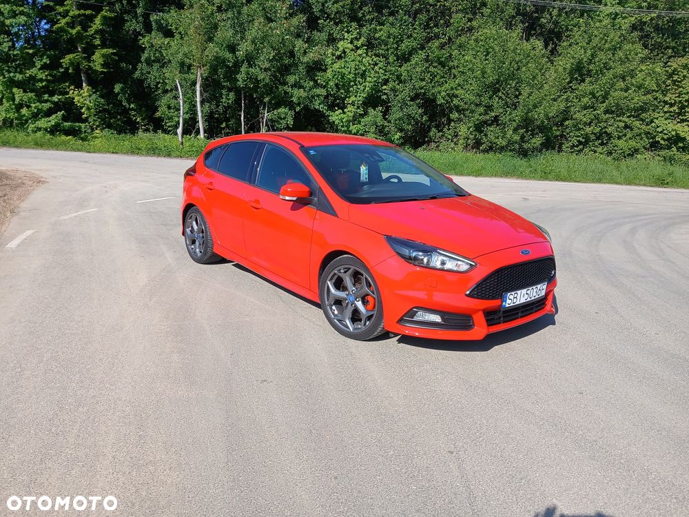 Ford Focus 2.0 EcoBoost ST mit Leder-Sport-Paket - 1