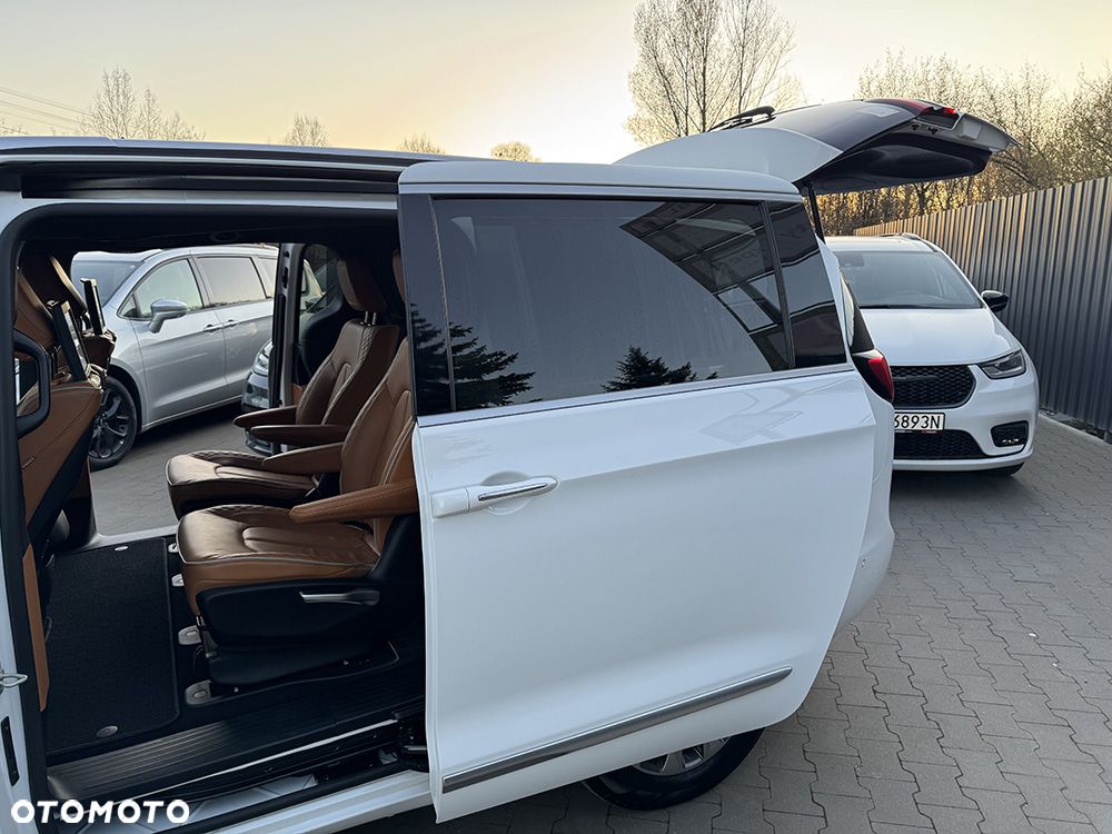 Chrysler Pacifica - 9