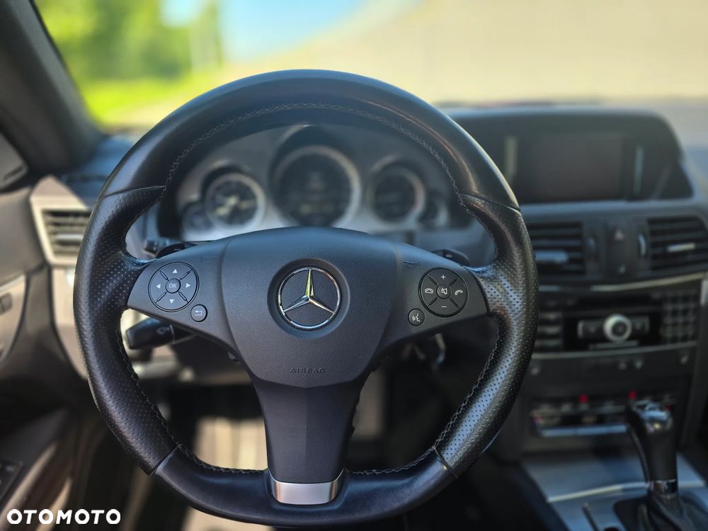 Mercedes-Benz Klasa E 220 CDI DPF BlueEFFICIENCY Automatik Elegance - 31