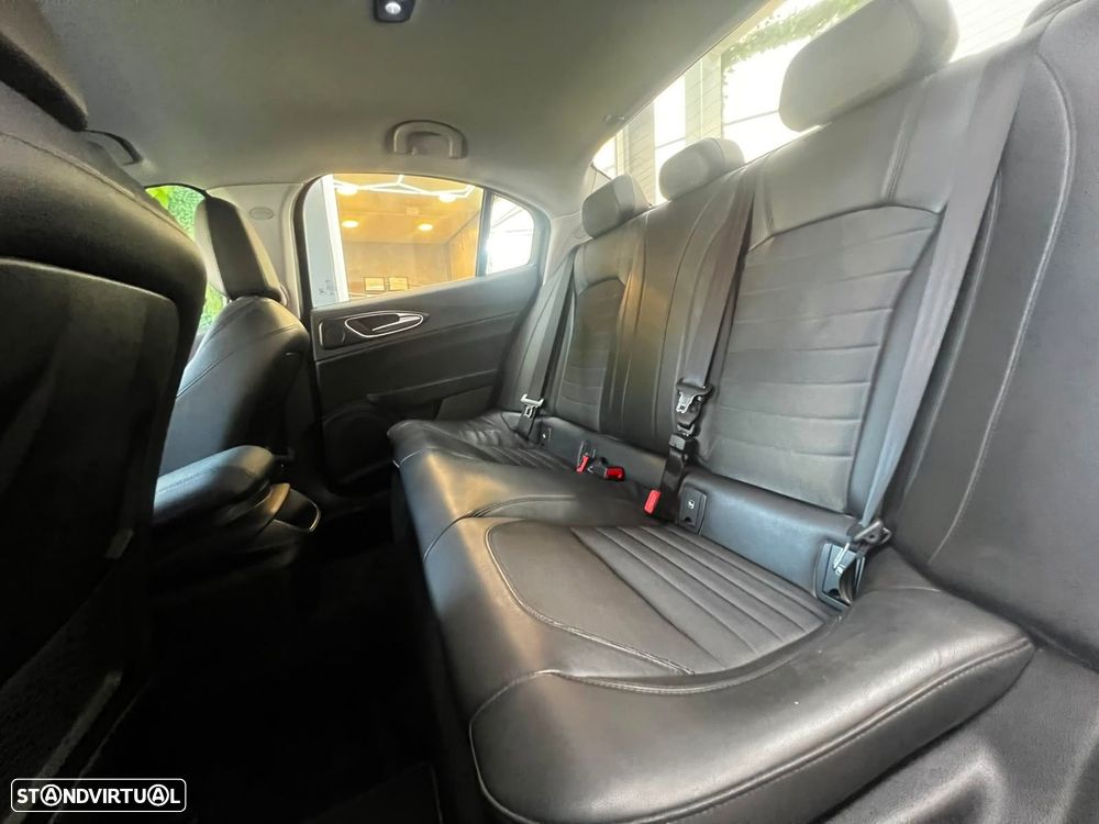 Alfa Romeo Giulia 2.2 D Super - 13