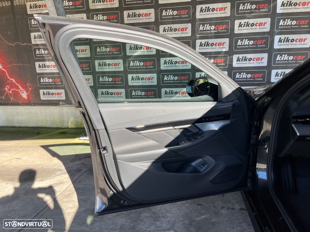 BMW 530 e Pack Desportivo M - 18