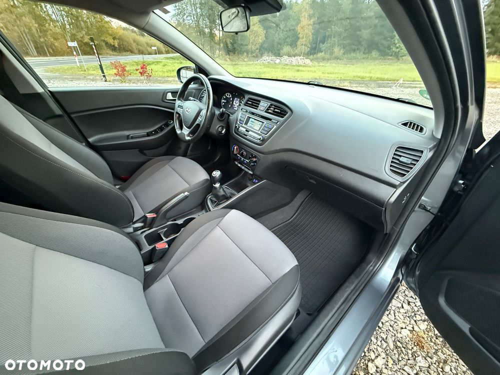 Hyundai i20 blue 1.2 Trend - 21