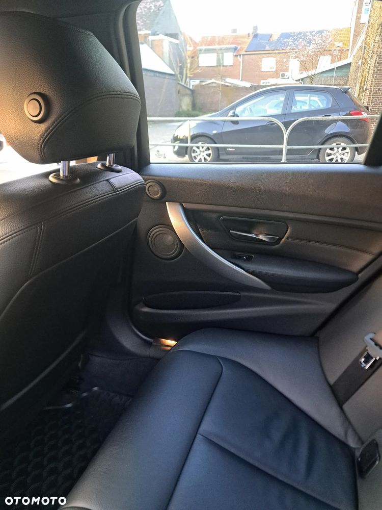 BMW Seria 3 335i xDrive Sport-Aut Sport Line - 11