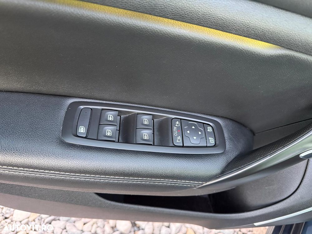 Renault Megane ENERGY dCi 110 EDC BOSE EDITION - 10