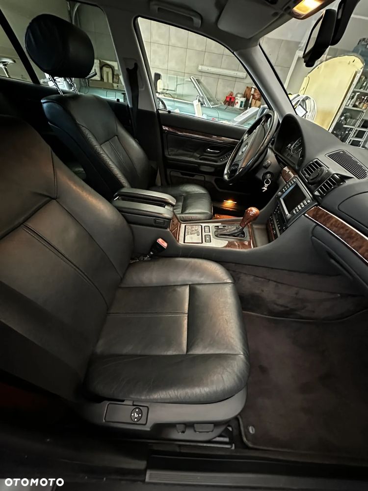 BMW Seria 7 740i V8 - 23