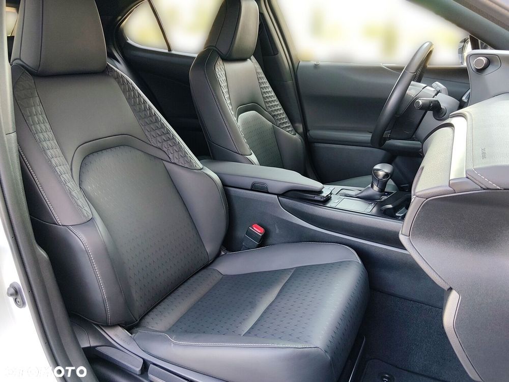 Lexus UX 250h GPF F Impression 2WD - 13