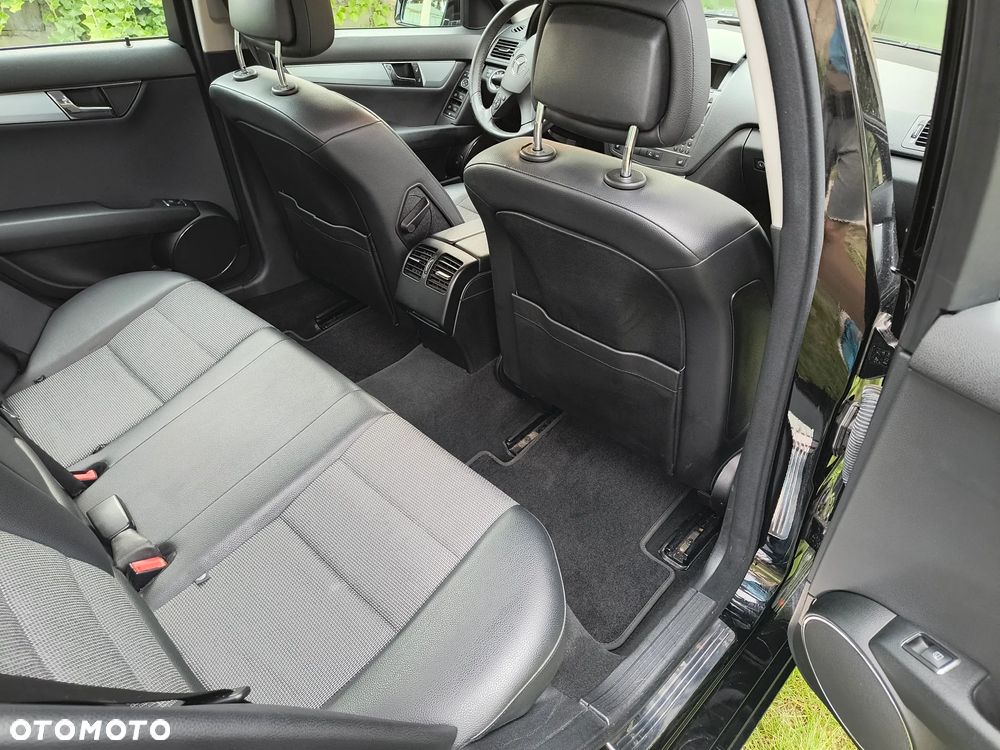 Mercedes-Benz Klasa C 180 CGI BlueEff Avantgarde - 25