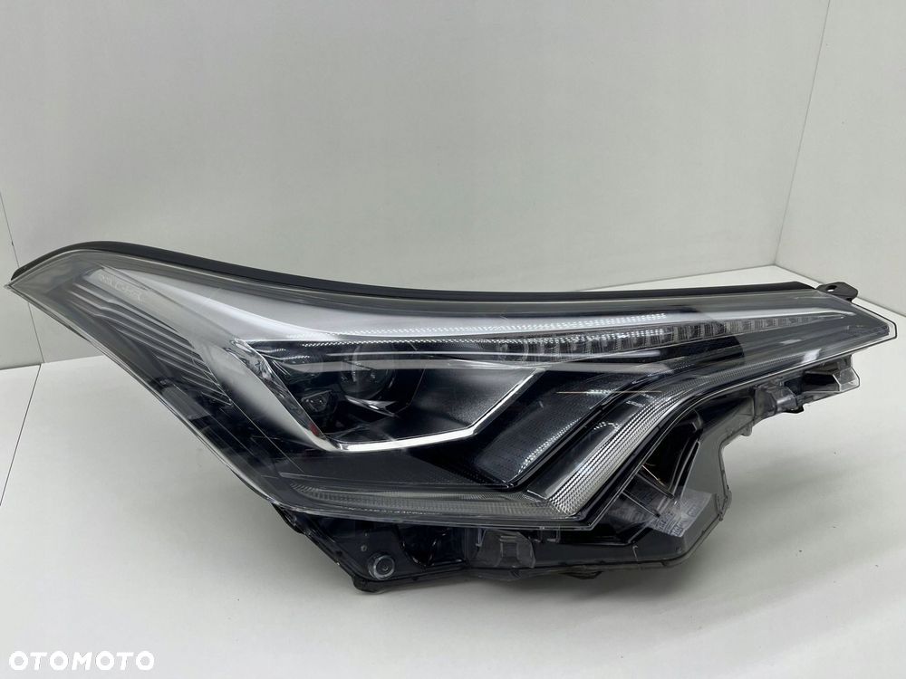 TOYOTA C-HR PRAWA LAMPA FULL LED EUROPA 81110-F4170