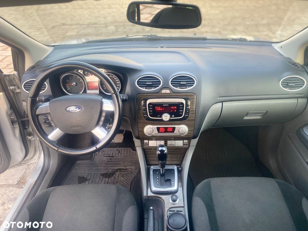 Ford Focus 1.6 Ghia - 11