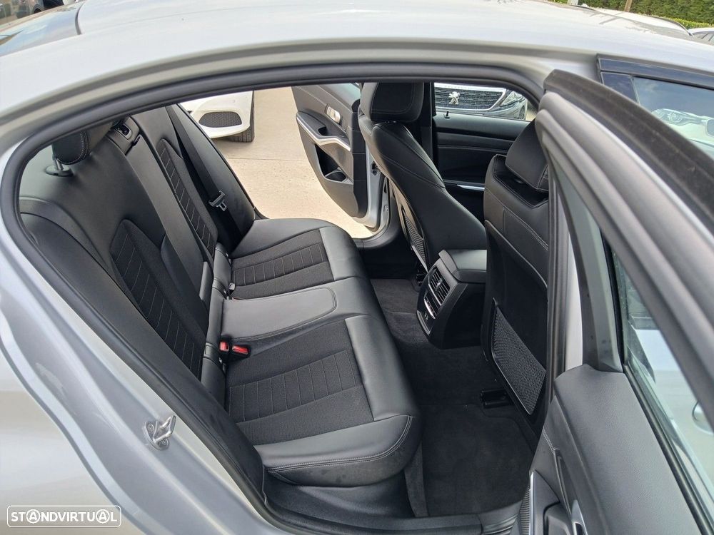 BMW 318 d Auto - 13