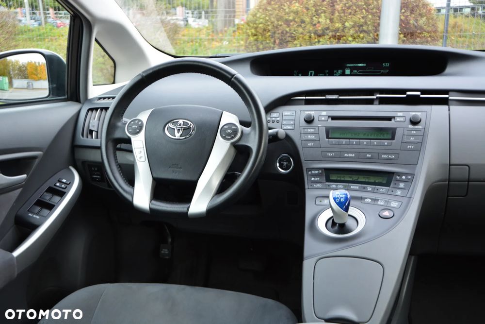 Toyota Prius 1.8 HSD Prestige - 6