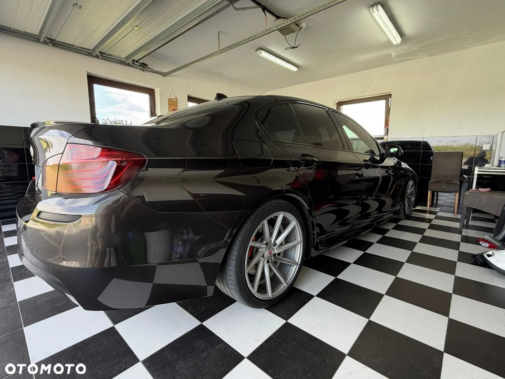 BMW Seria 5 528i xDrive - 24