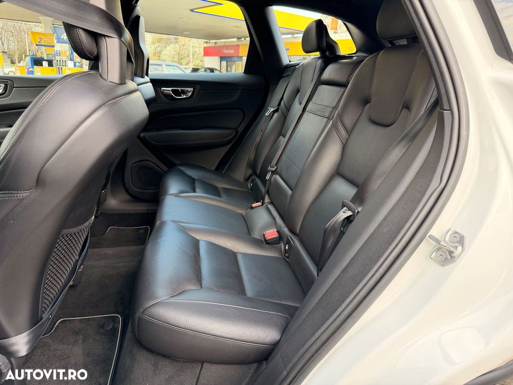 Volvo XC 60 D4 AWD Geartronic RDesign - 16