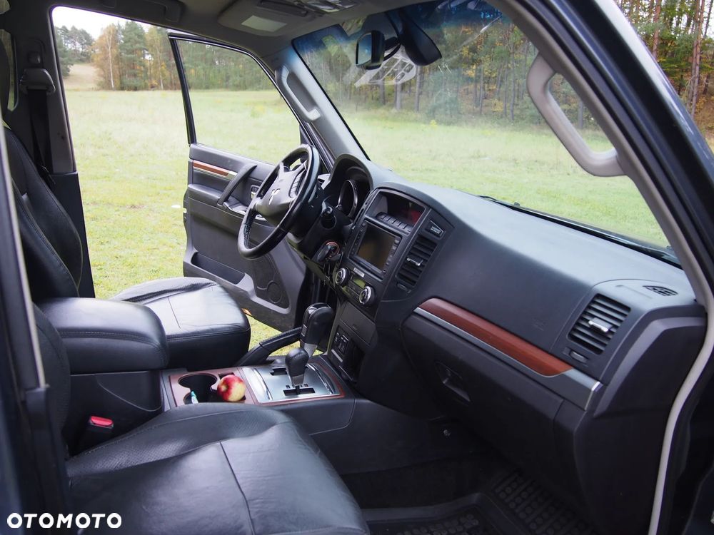 Mitsubishi Pajero 3.2 DI-D Automatik Intense - 10