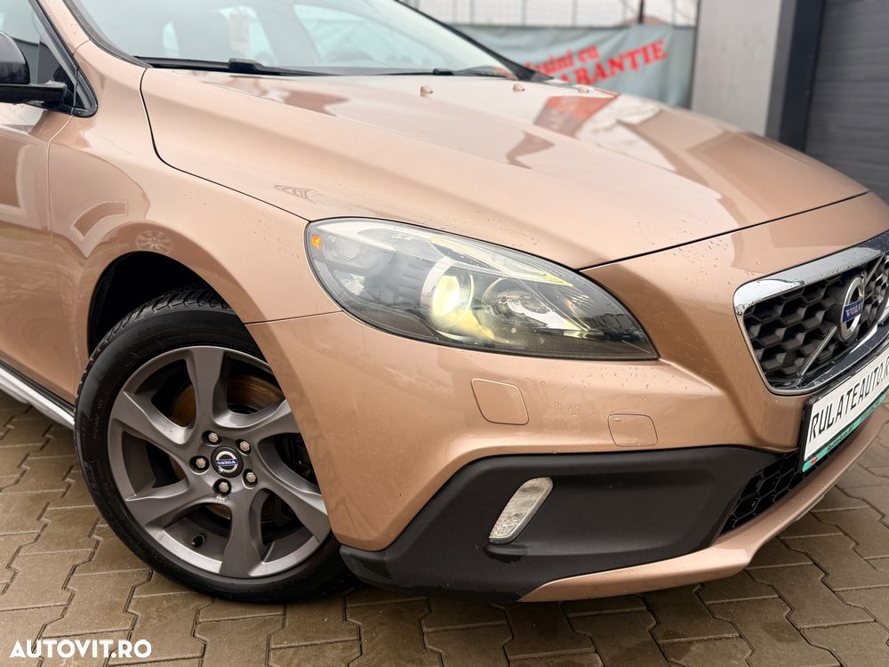 Volvo V40 Cross Country D3 Momentum - 24