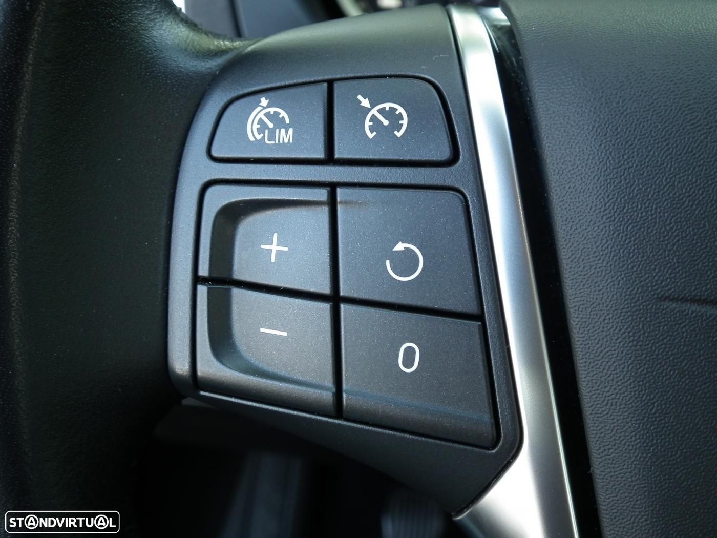 Volvo V40 2.0 D3 Momentum - 26