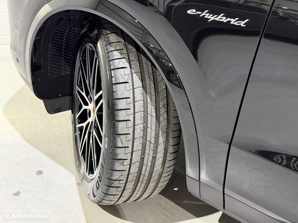 Porsche Cayenne Coupé E-Hybrid - 26