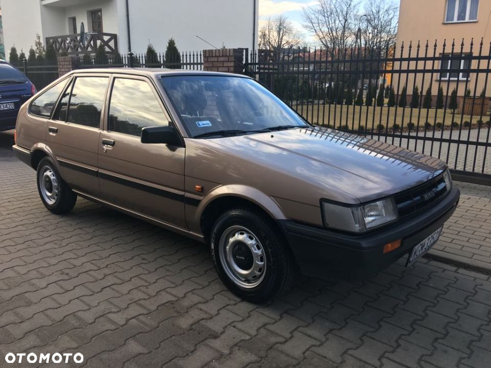 Toyota Corolla - 2