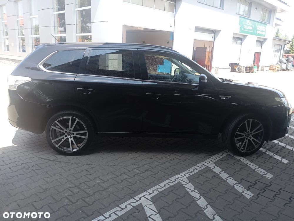 Mitsubishi Outlander Instyle NAVI + - 3