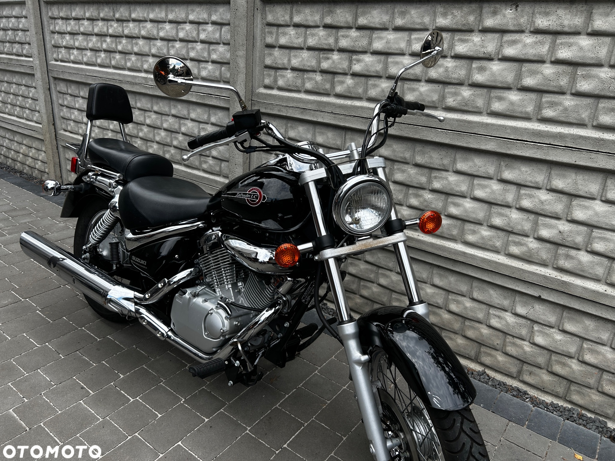 Suzuki Intruder - 8