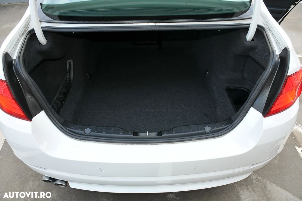 BMW Seria 5 520d Aut. - 28