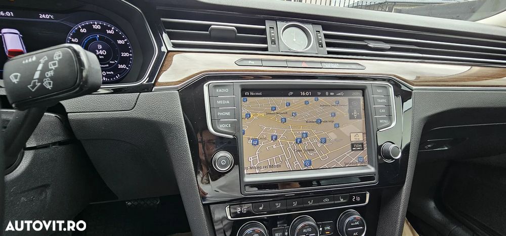 Volkswagen Passat 2.0 TDI DSG 4Motion Comfortline - 17