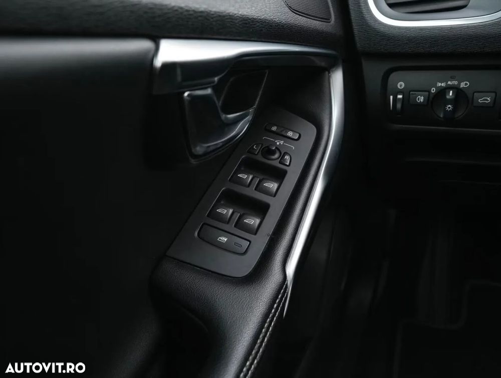 Volvo V40 D2 R Design - 10