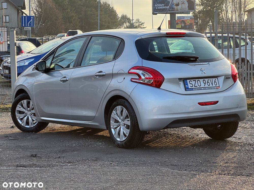 Peugeot 208 - 5